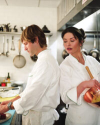 Không Đặt Trước